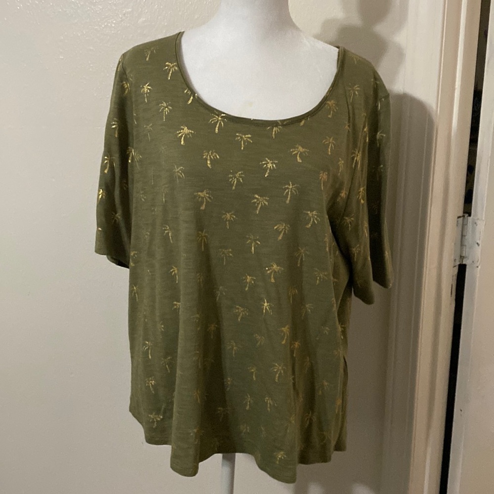 Chicos top size 2. Olive green with gold palm trees.